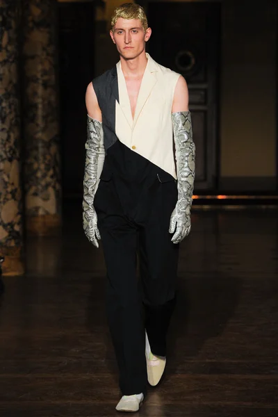 Look 19